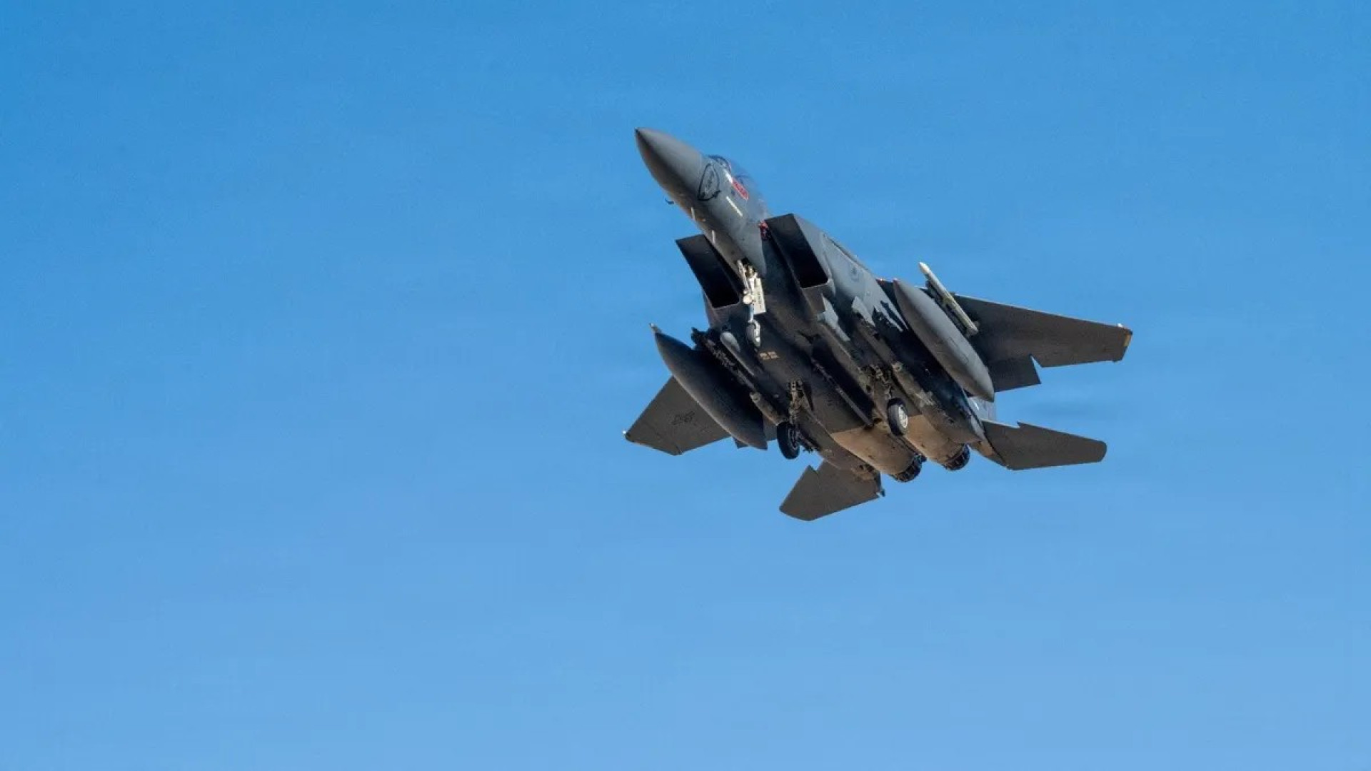 المقاتلة الأميركية.. إنقاذ طيار وفقدان الآخر 