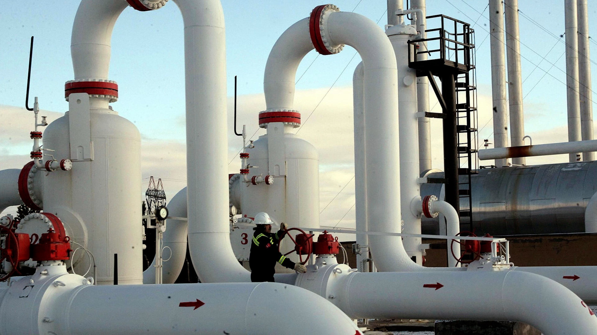 هل يبدأ ضخّ الغاز من مصر إلى لبنان؟