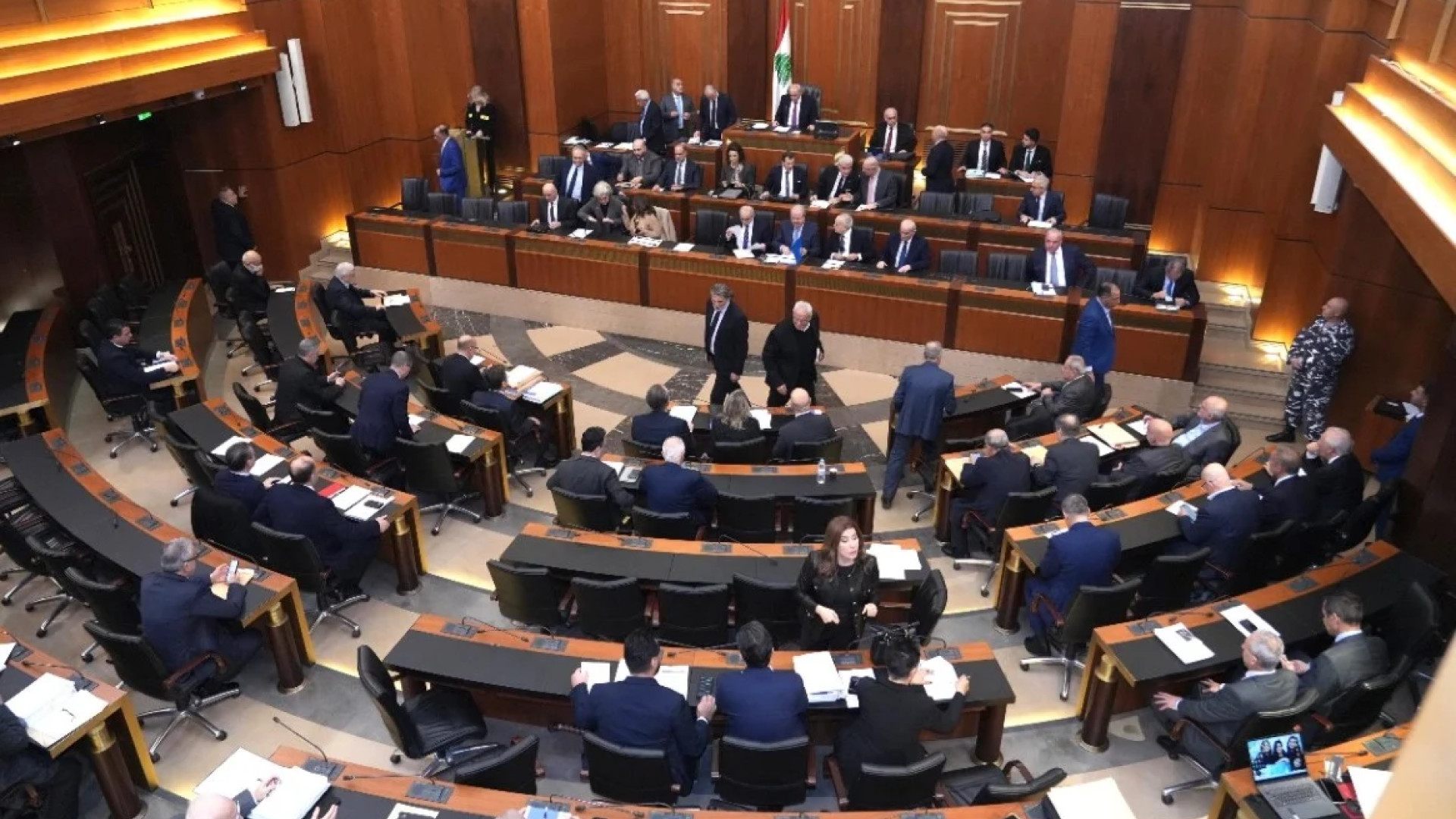 رواتب مدى الحياة من جيب المواطن!