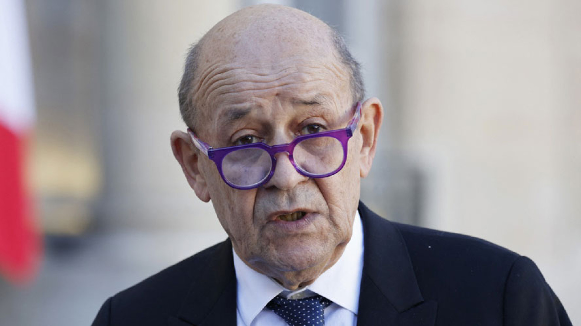 الفيتو الأميركي يؤجّل لودريان... 