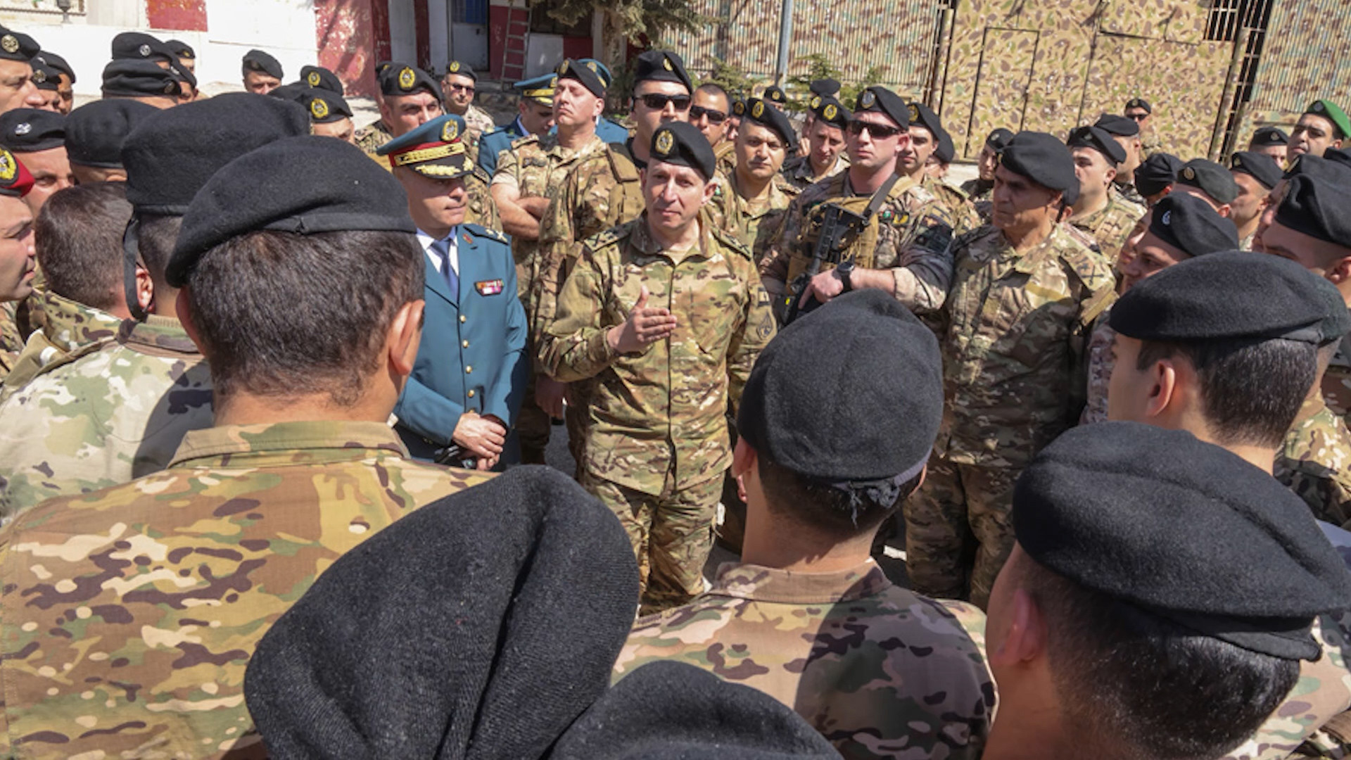 هل يتم تعيين قائد جيش جديد؟