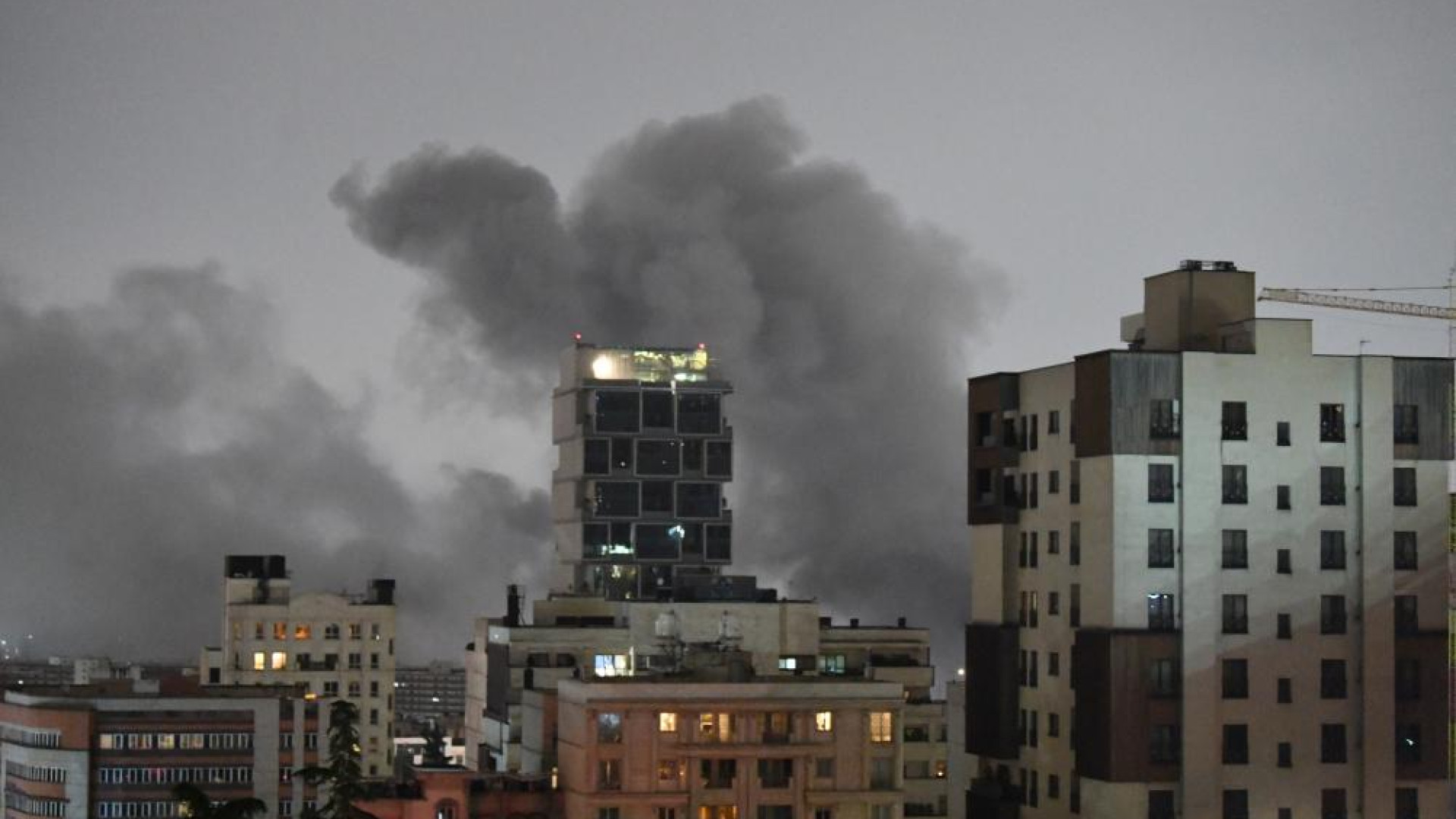 انفجارات عنيفة.. تصعيد متبادل بين إيران وإسرائيل 