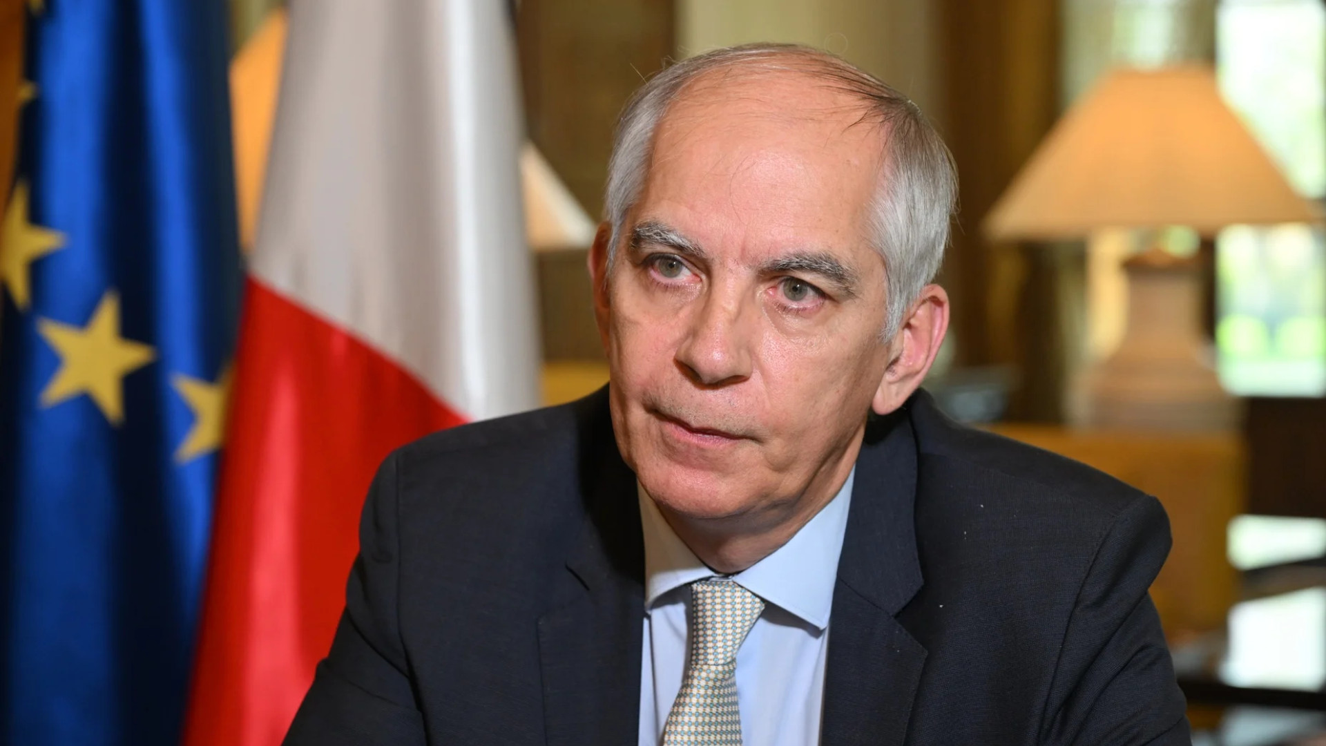 باريس ترفع البطاقة الحمراء