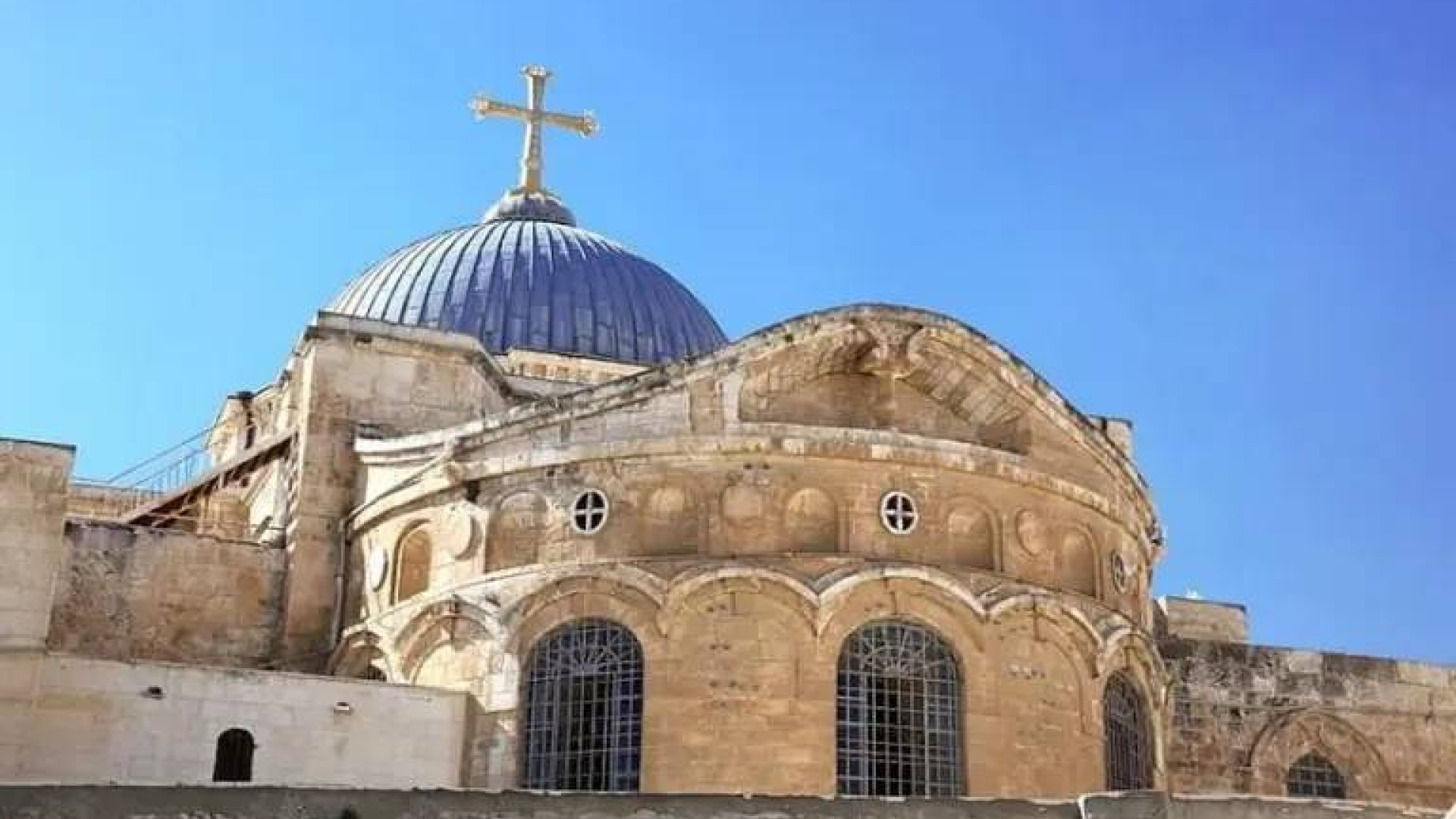 نتنياهو يتراجع.. فتح أبواب كنيسة القيامة