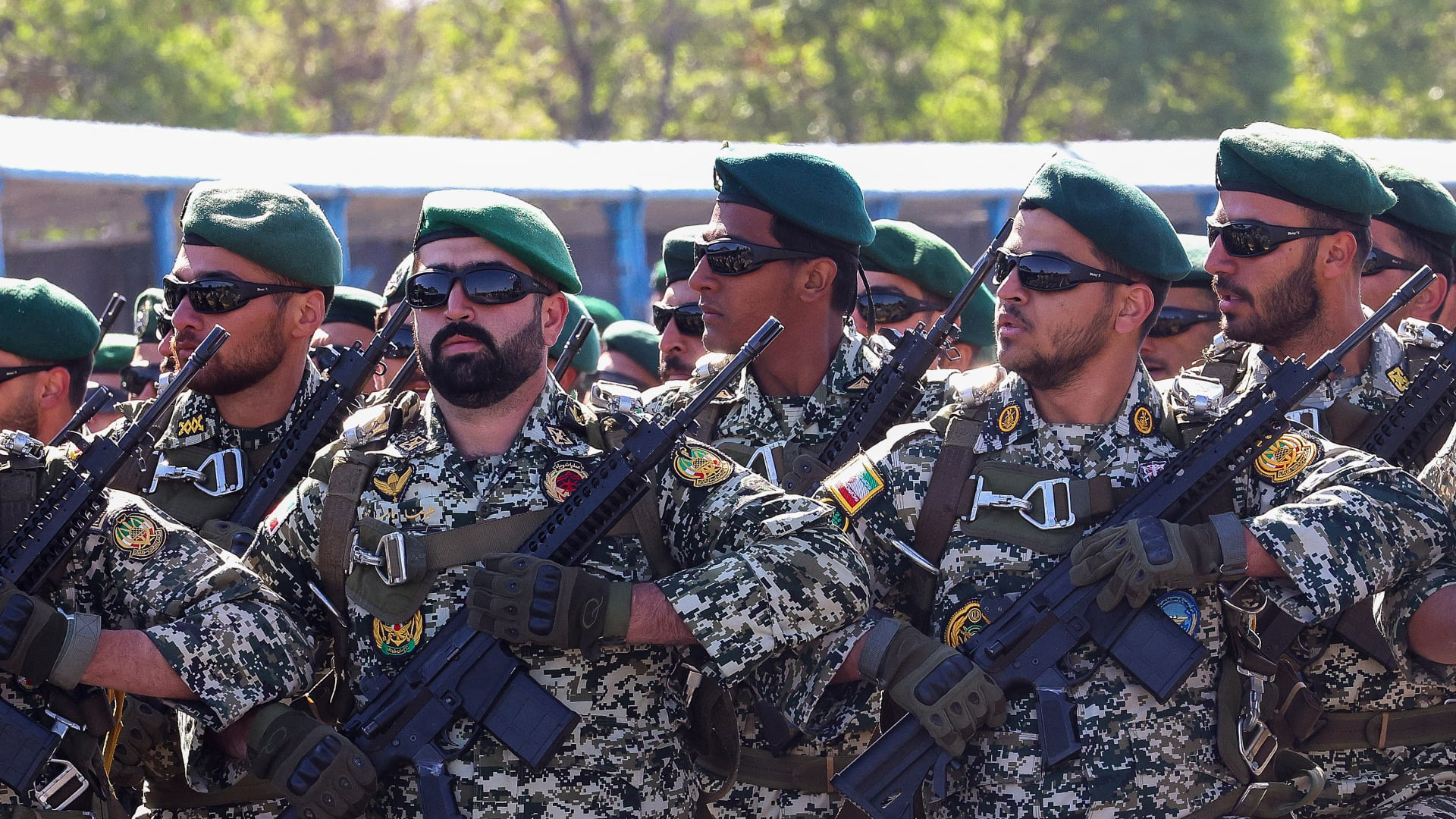 تجنيد القاصرين.. إيران تخفض سن المشاركة 