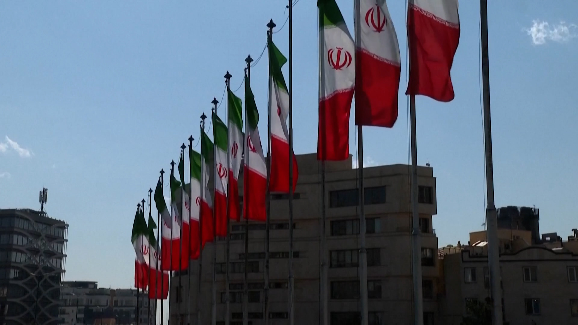 موقفان لإيران… واحد في العلن وآخر في الكواليس