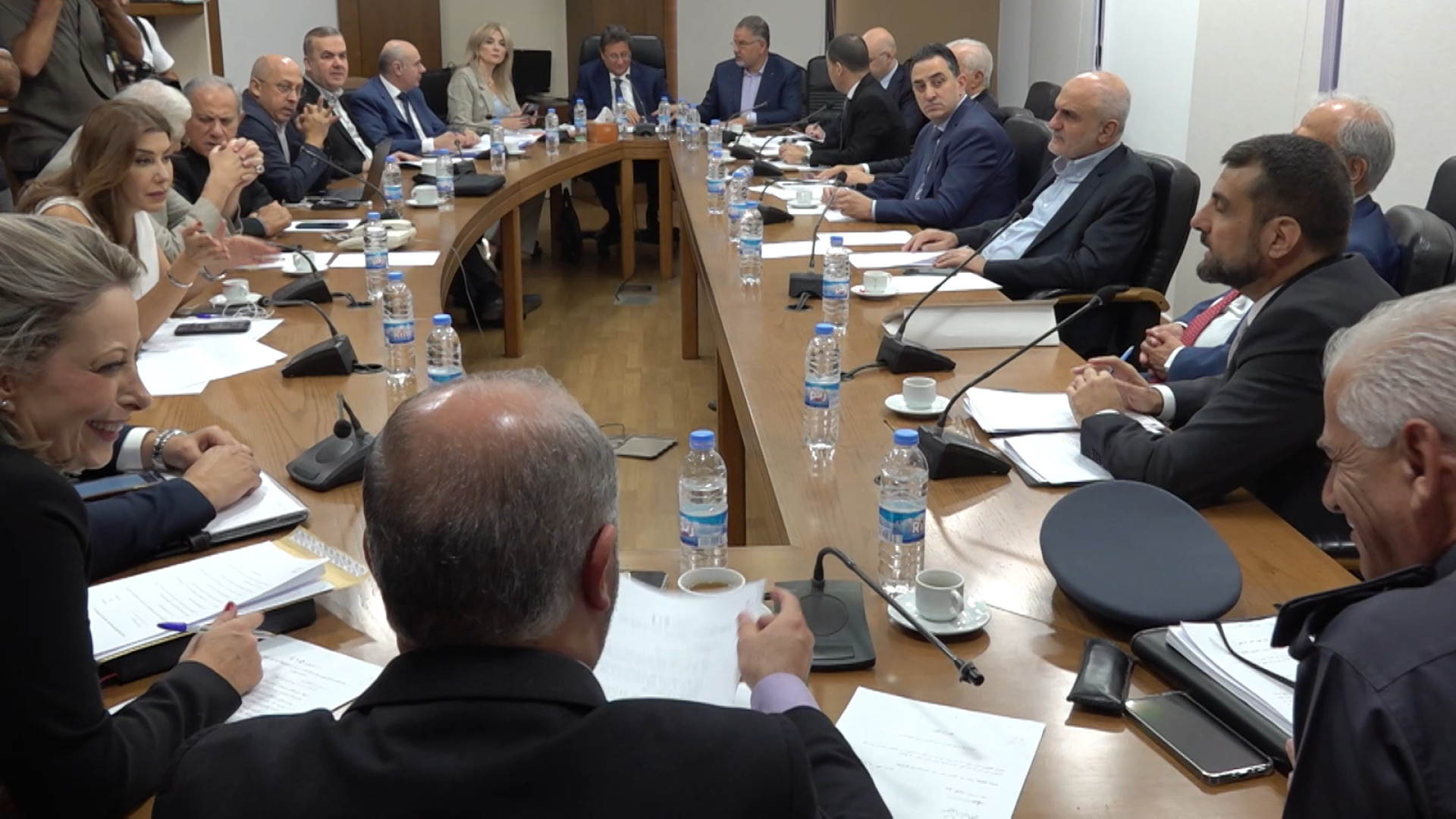 ورقة نقدية جديدة وملف النزوح يتقدمان مشهد اللجان النيابية