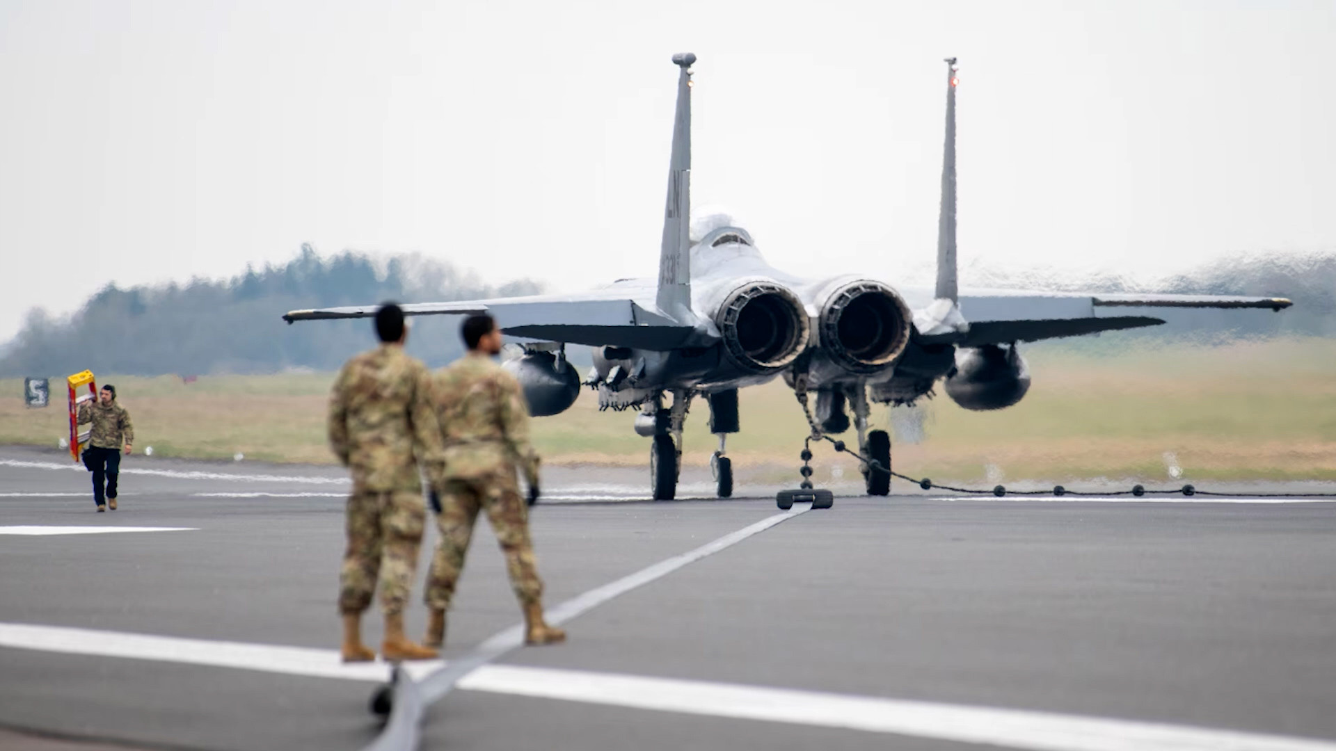بريطانيا تعارض ترامب: لا لاستخدام قواعدنا!