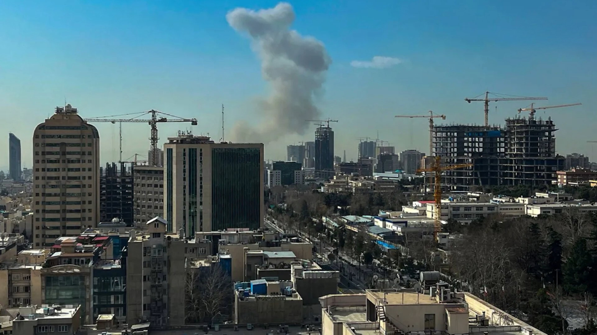 مصير مجهول لخامنئي.. وطهران تهدد بأسلحة جديدة