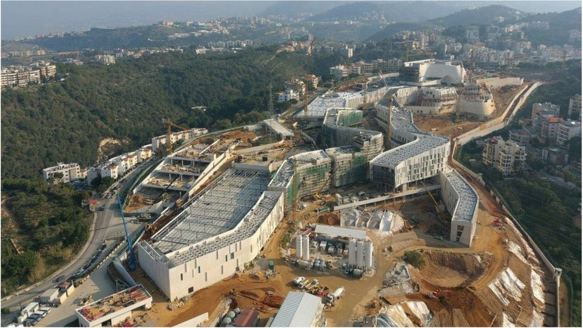 السفارة الأميركية في عوكر تحت التهديد 