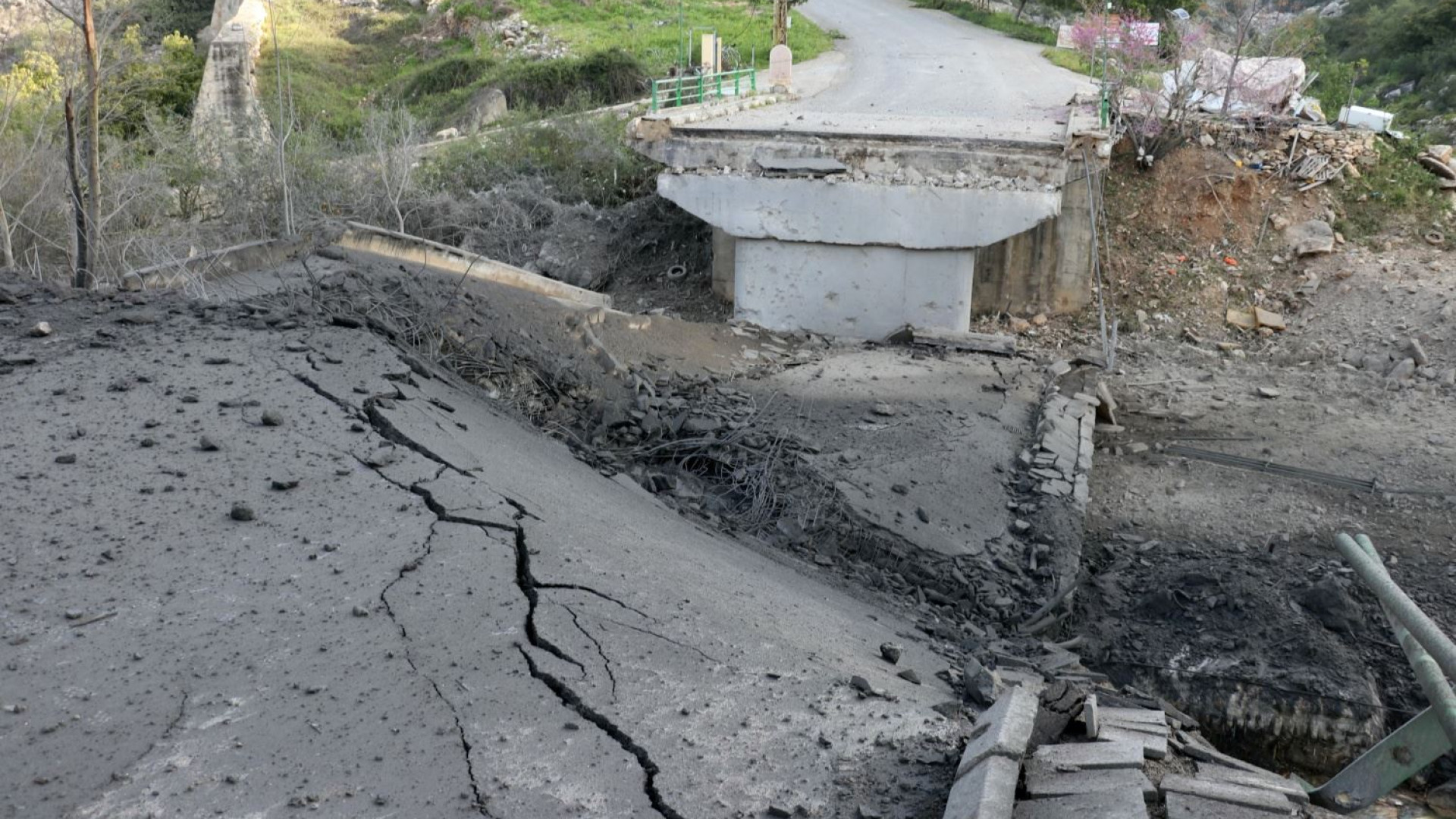 خنقُ الجنوب.. غاراتٌ تقطع أوصال القرى