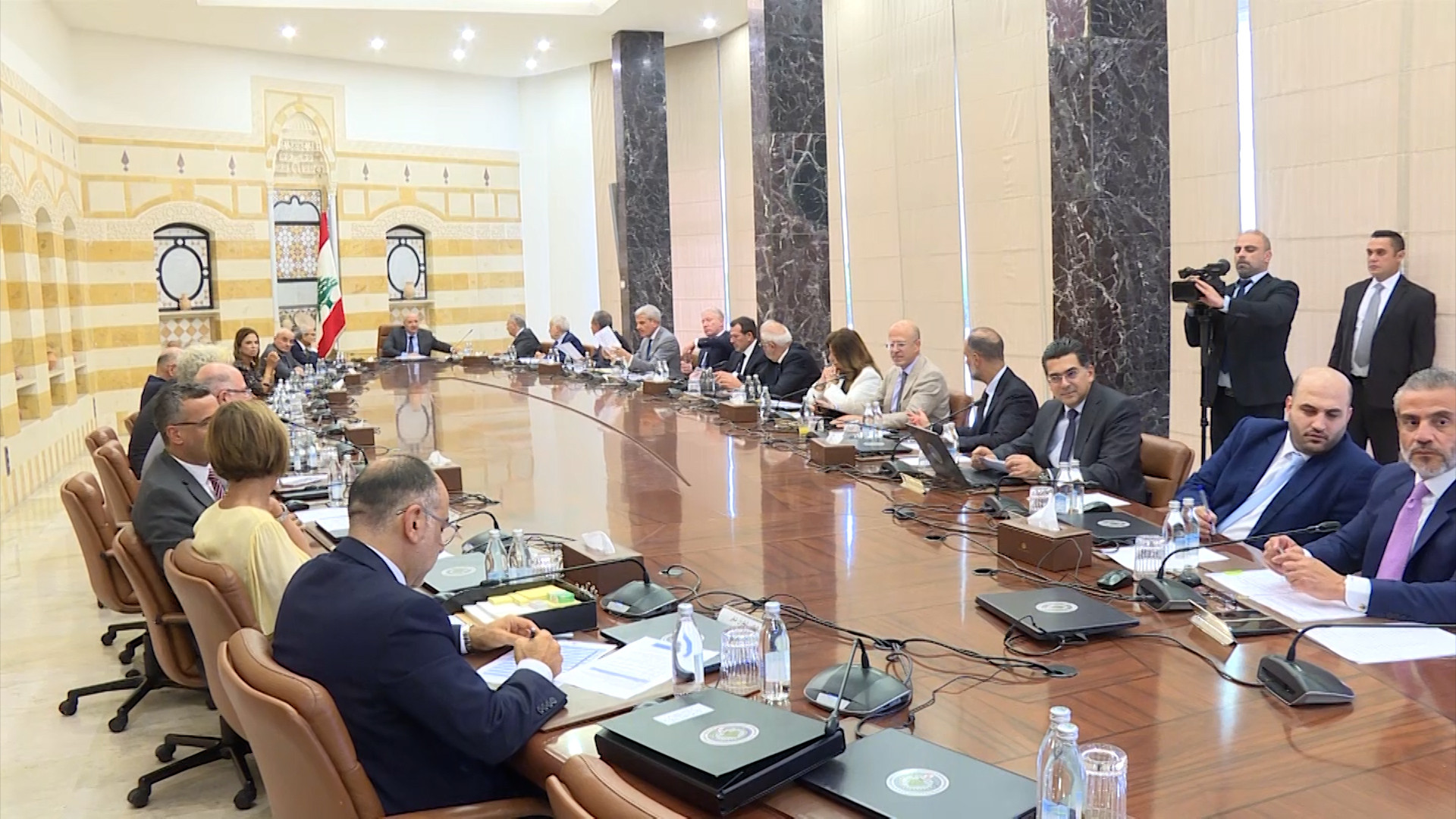 سلاح المقاومة على طاولة مجلس الوزراء.. هل يفرض الثنائي شروطه؟