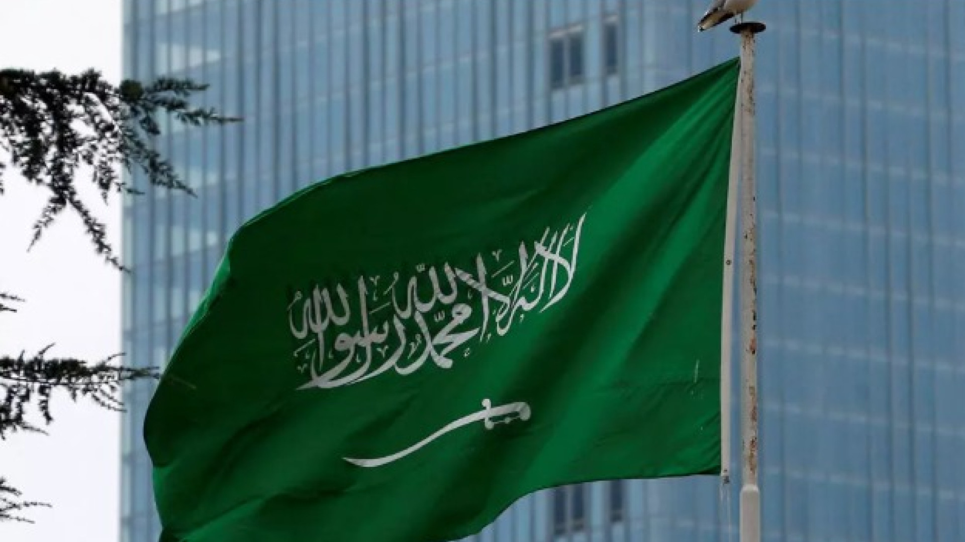 السعودية تُمسك بخيوط اللعبة.. بري بوابة حزب الله؟ 