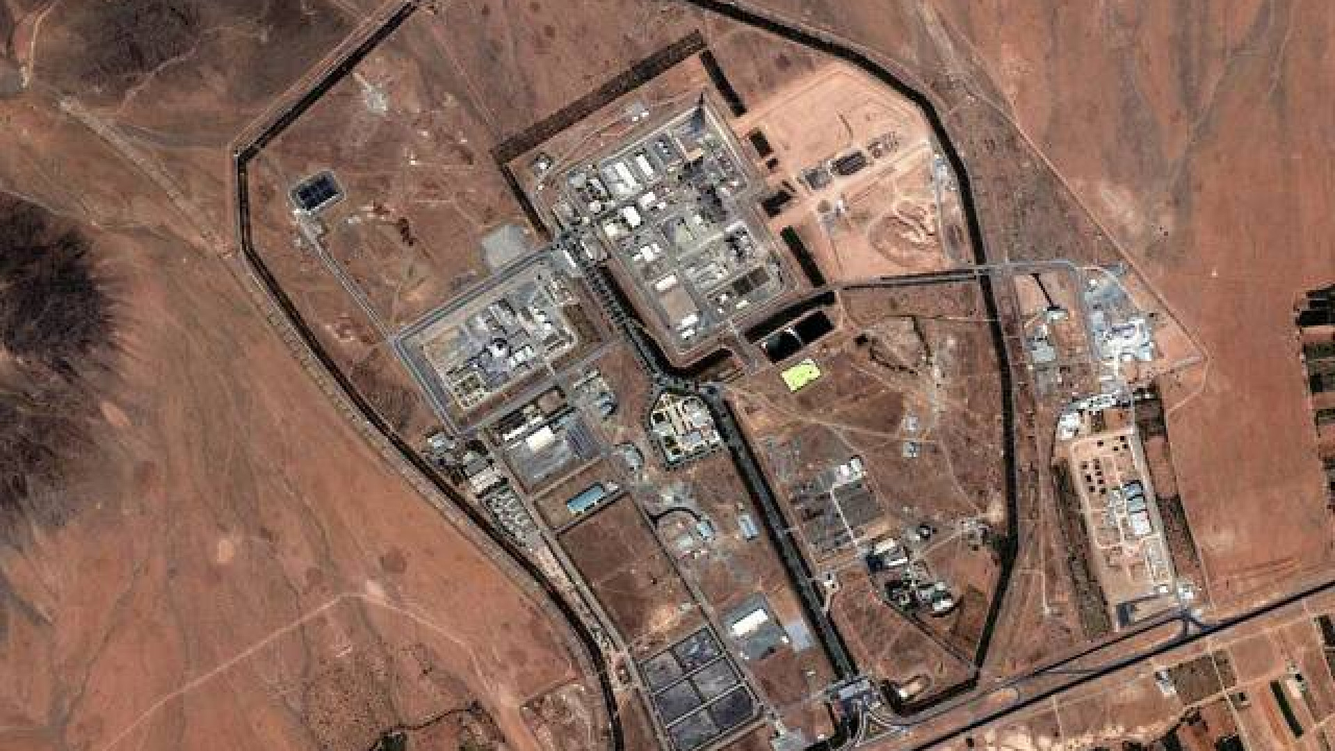 ايران تحتفظ بأدوات القنبلة