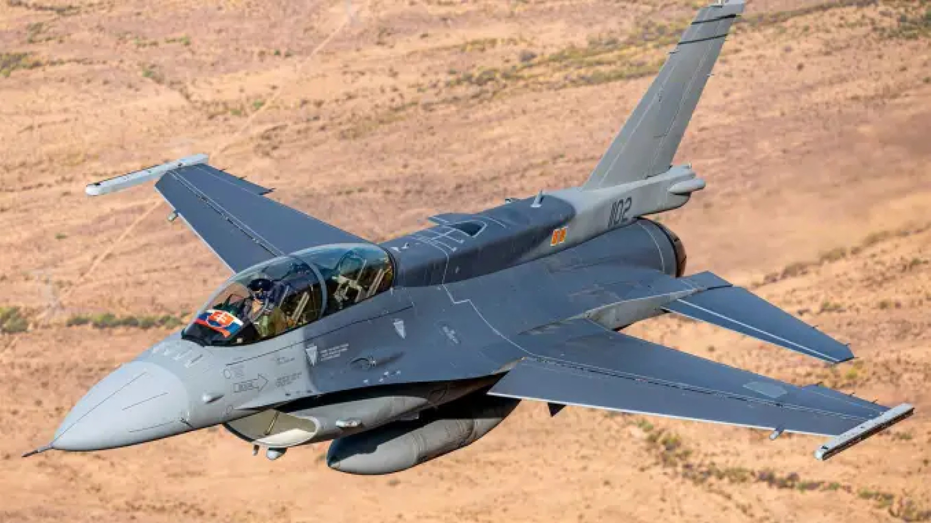 الحزب يتصدى لطائرة فوق بيروت 