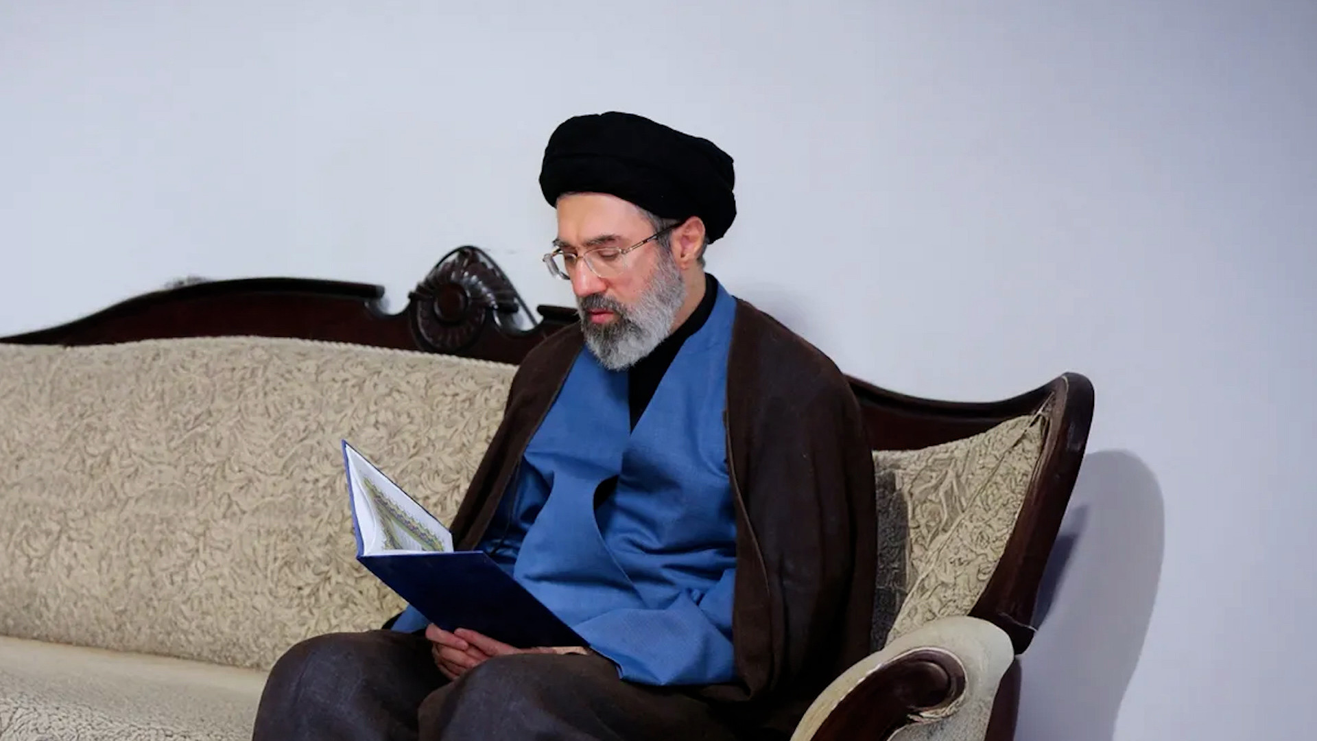 ايران تعلن المرشد الجديد