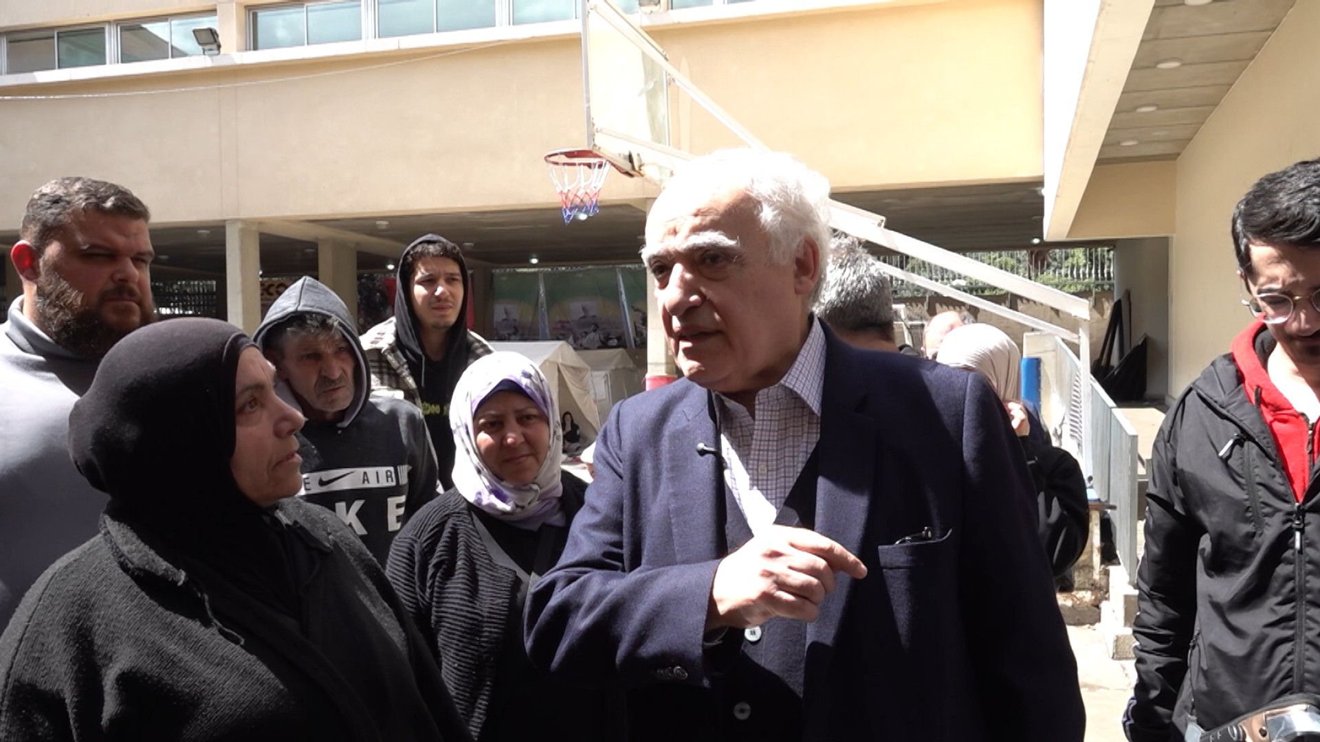 وزير الثقافة يجول على النازحين 