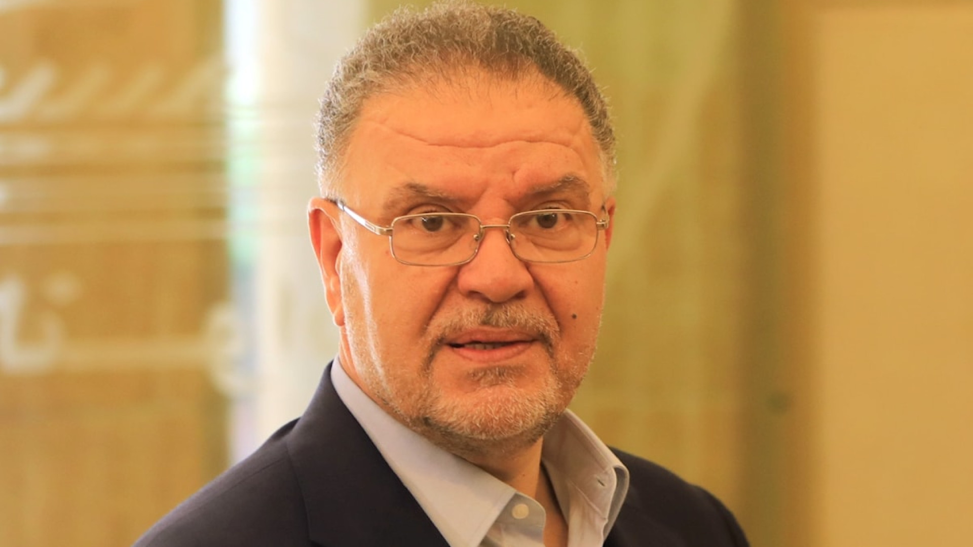 علي فياض يرسم حدود 