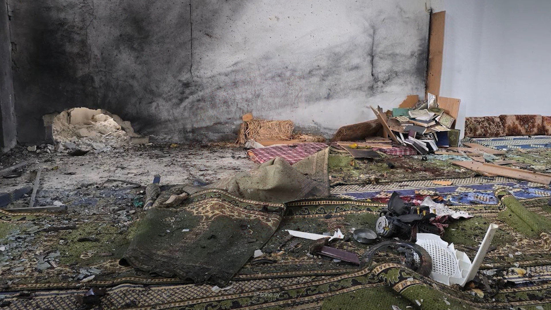 قتلى وجرحى أثناء الصلاة في حمص